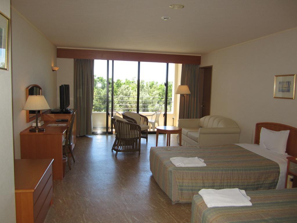La Teada Ishigaki Resort Kawahira Rum bild
